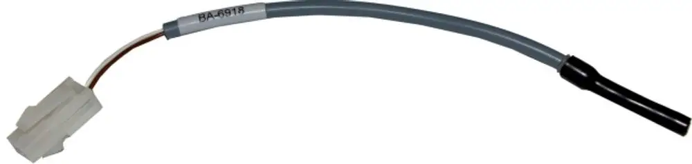 Temperatursensor mit Kabel und Stecker, geeignet für Heizsysteme von Wolf. Anschlussstecker und isolierte Kabelverbindung sind sichtbar.